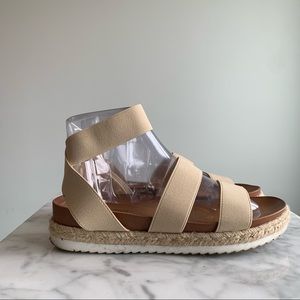 Dream Pairs Flatform Sandal size 8